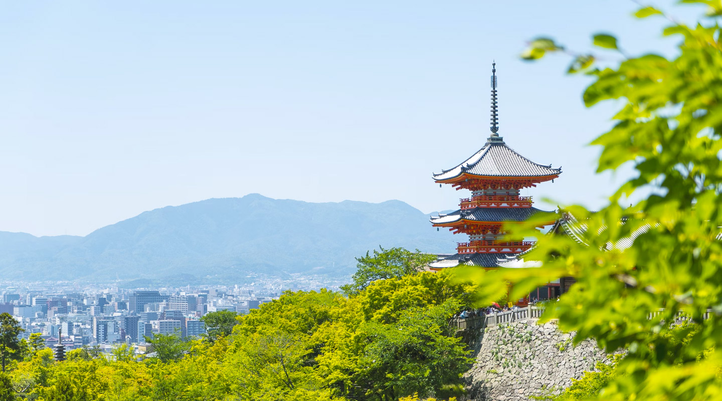 Kiyomizu-dera Temple: Day Trip to Kyoto from Osaka