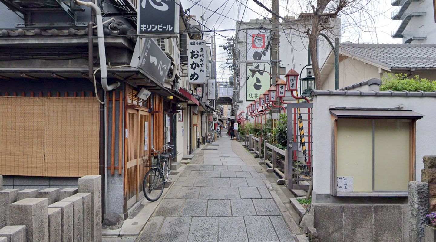 Hozenji Yokocho Alley: Namba Travel Guide